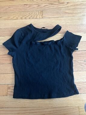 SHEIN Black Ribbed One-Shoulder Cutout Crop Top